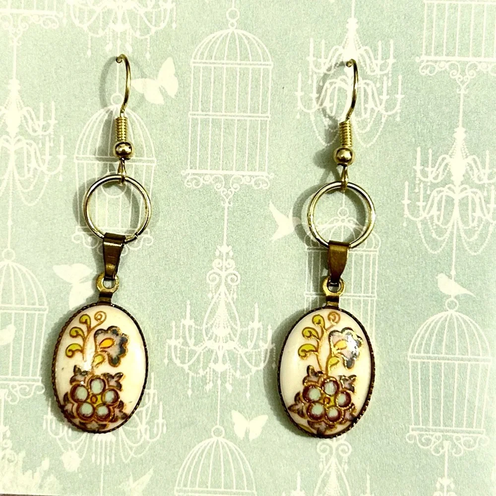 Floral Gold and Cream Earrings - Picture 2 of 5